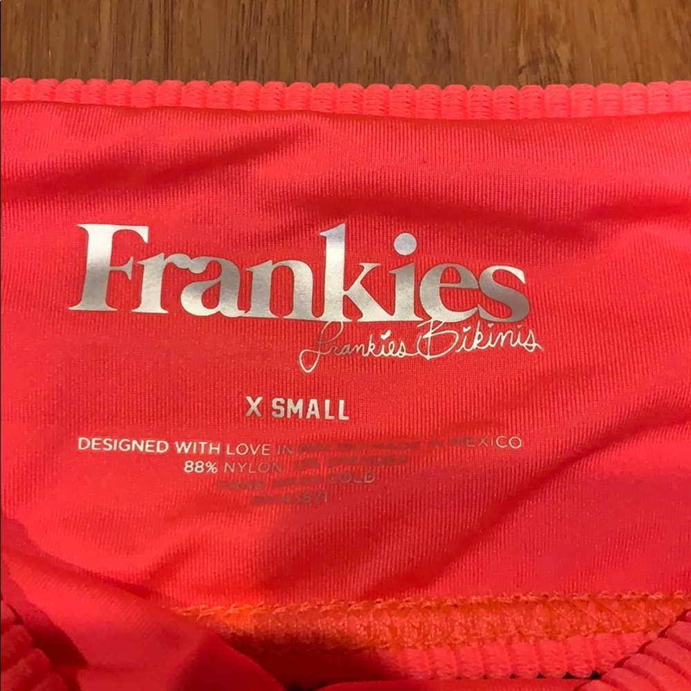 Bikini - Picture 2 of 3